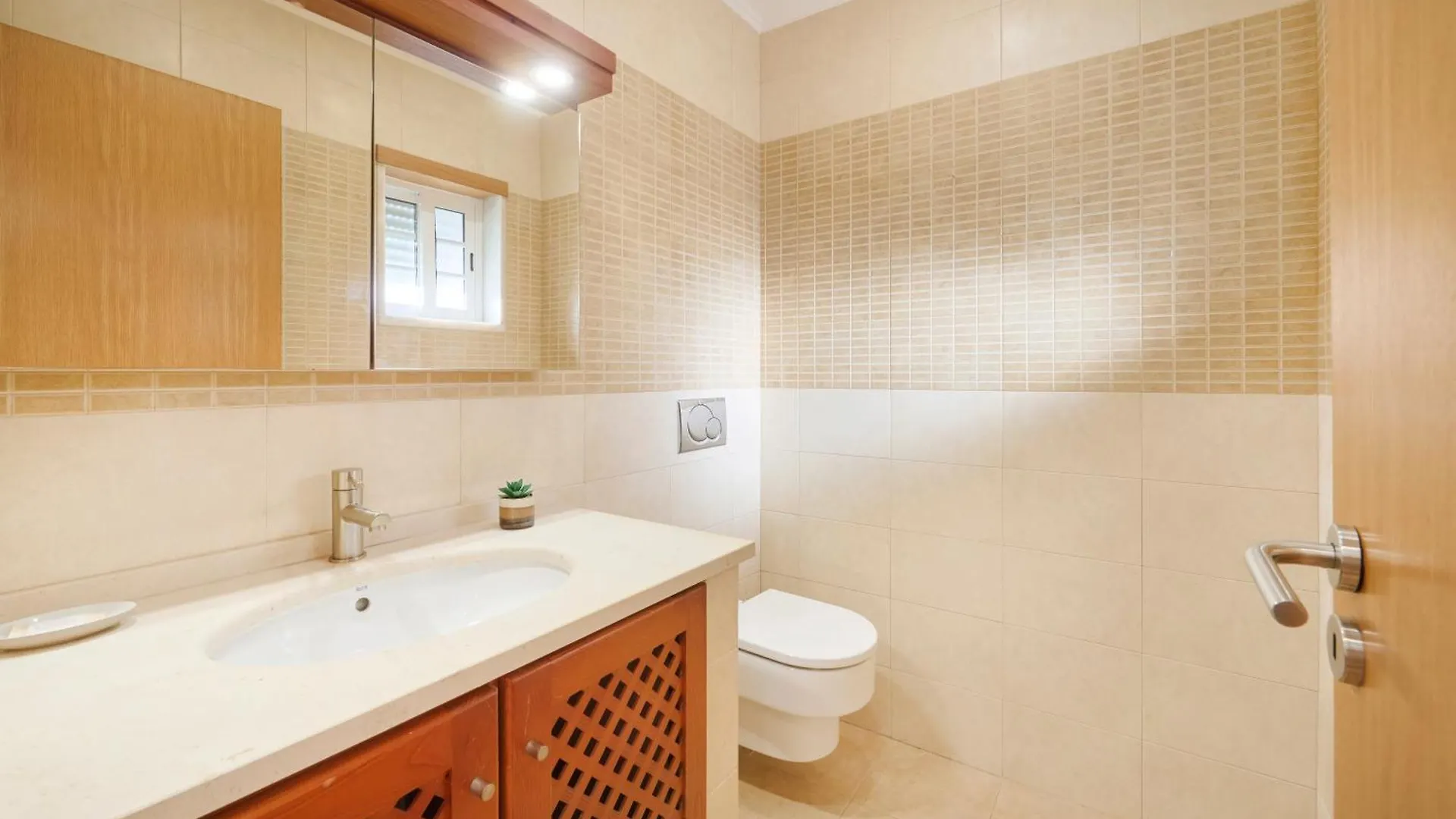 Villa Beach & Cascais Luxury Villa, By Timecooler Alcabideche