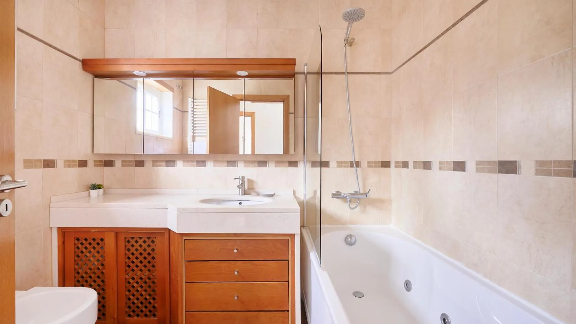 Villa Beach & Cascais Luxury Villa, By Timecooler Alcabideche