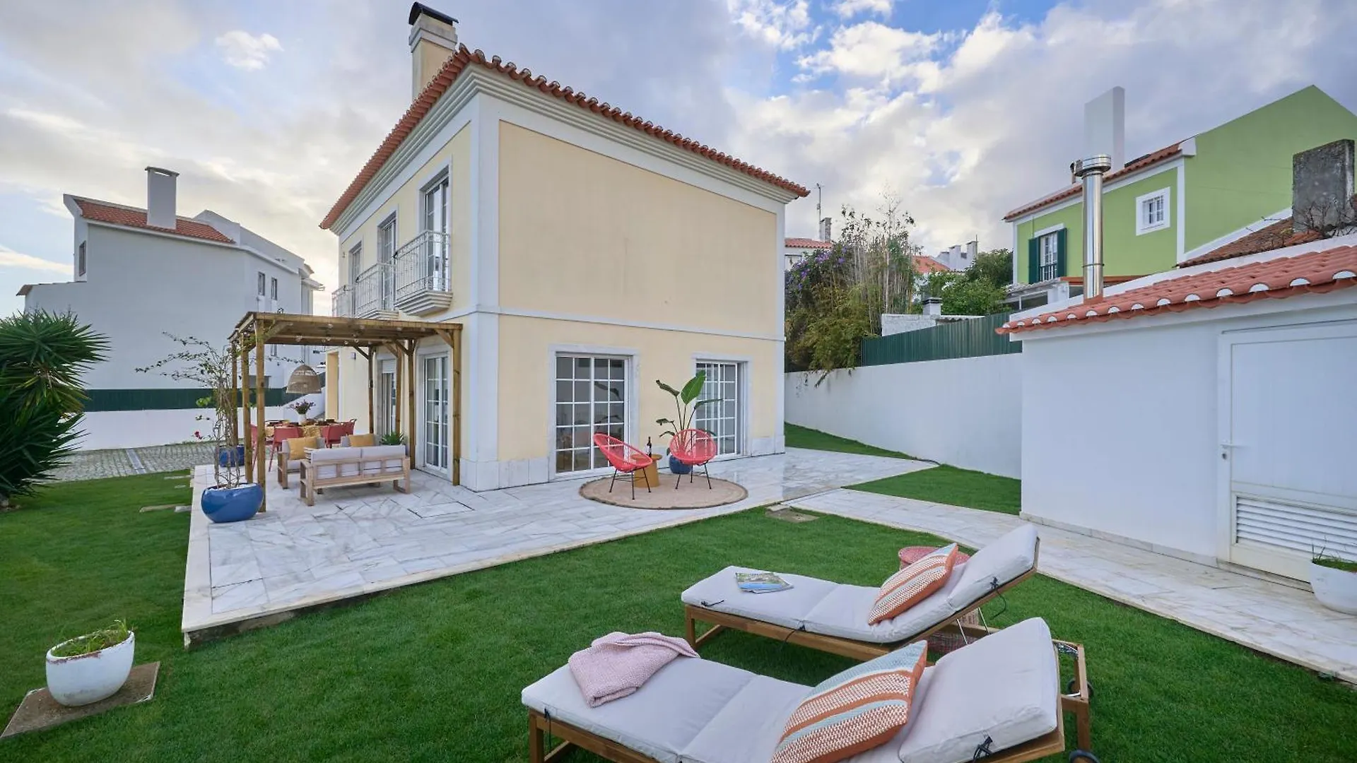 Villa Beach & Cascais Luxury Villa, By Timecooler Alcabideche