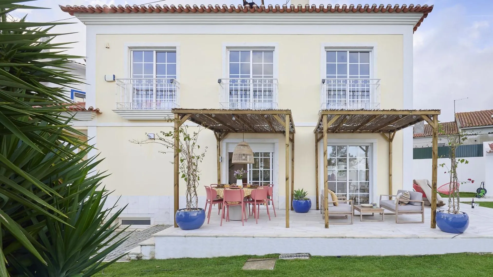 Villa Beach & Cascais Luxury Villa, By Timecooler Alcabideche